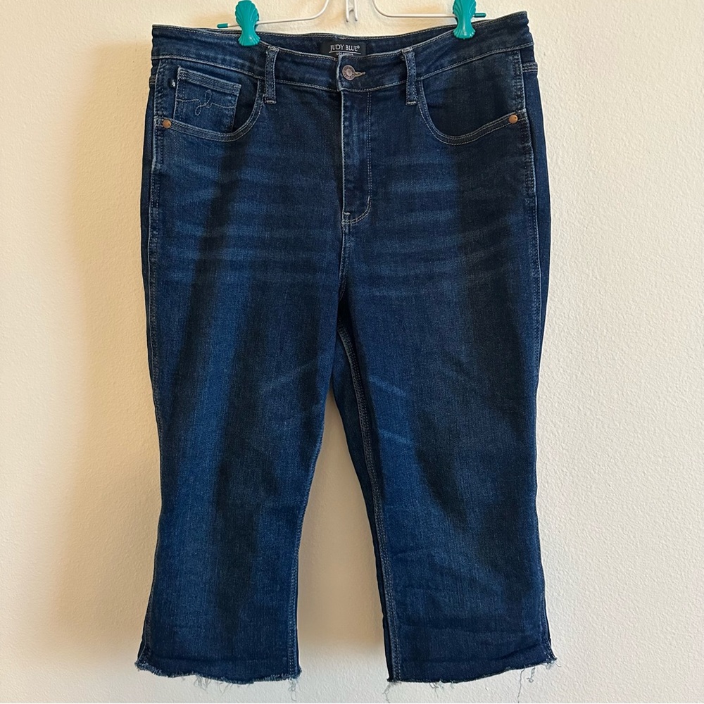 Judy Blue Dark Cropped Black Blue Jeans - Picture 1 of 9